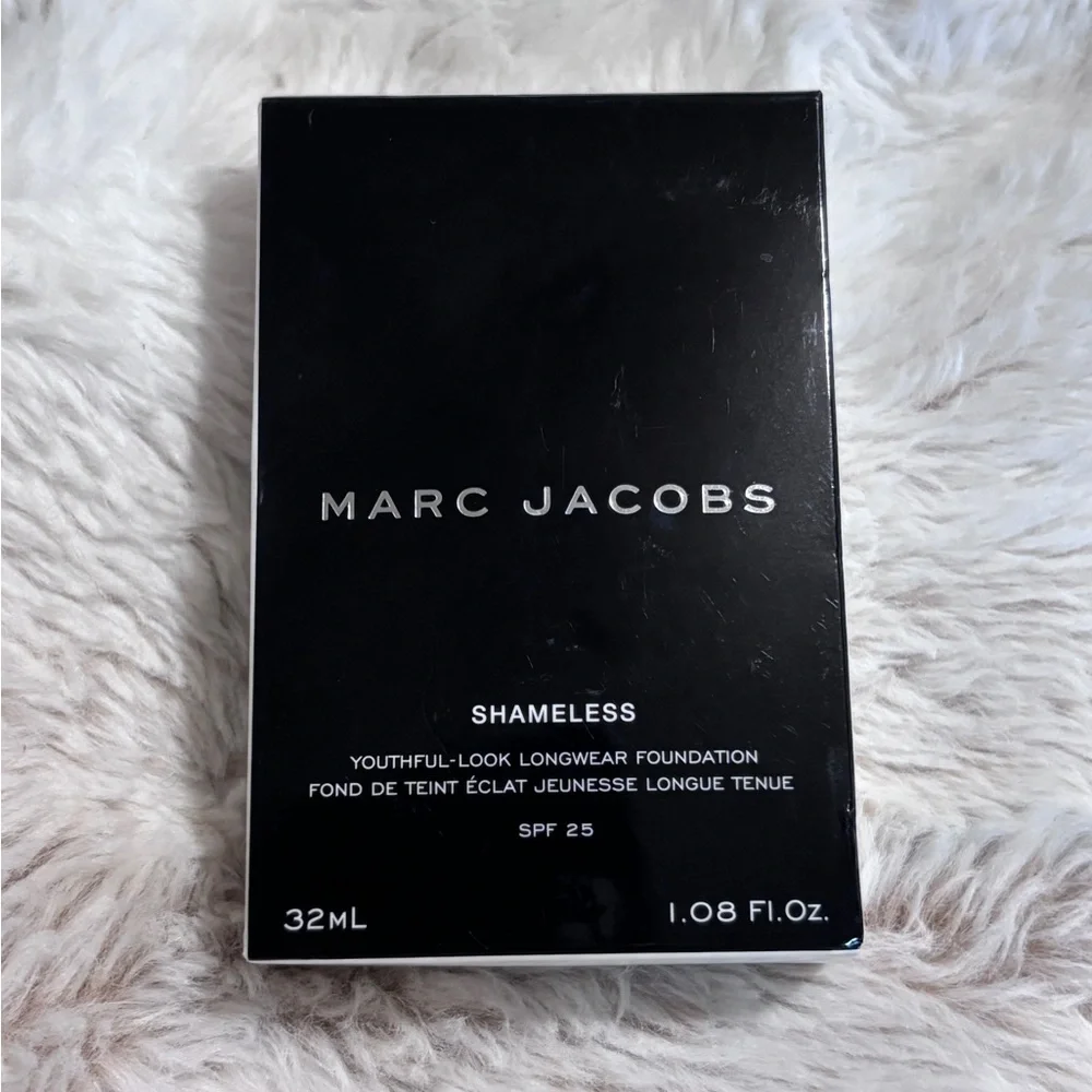 Marc Jacobs Shameless Longwear Foundation in Light Y270 - Picture 3 of 6